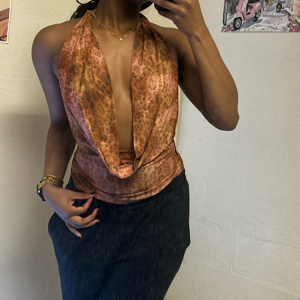 Halter top Backless - Picture 2 of 3